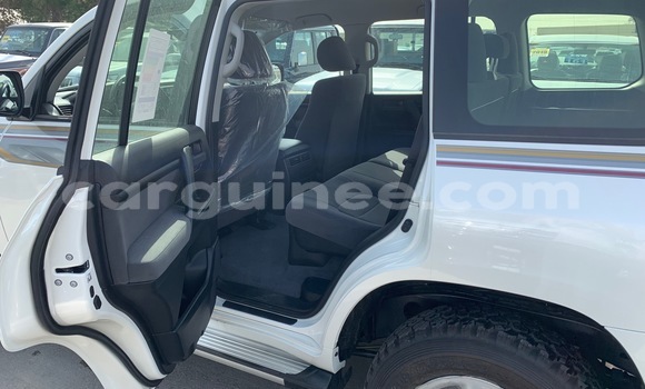 Acheter Import Voiture Toyota Land Cruiser Blanc à Conakry, Conakry Acheter Import Voiture Toyota Land Cruiser Blanc à Conakry, Conakry