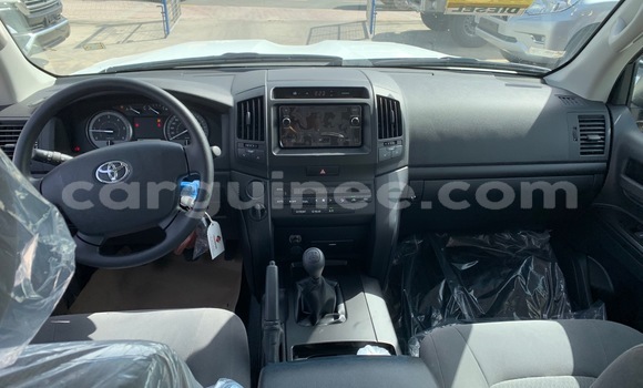 Acheter Import Voiture Toyota Land Cruiser Blanc à Conakry, Conakry Acheter Import Voiture Toyota Land Cruiser Blanc à Conakry, Conakry