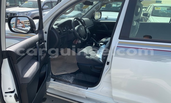 Acheter Import Voiture Toyota Land Cruiser Blanc à Conakry, Conakry Acheter Import Voiture Toyota Land Cruiser Blanc à Conakry, Conakry