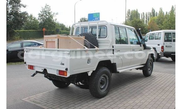 Buy Import Toyota Land Cruiser White Car in Import - Dubai in Conakry Buy Import Toyota Land Cruiser White Car in Import - Dubai in Conakry
