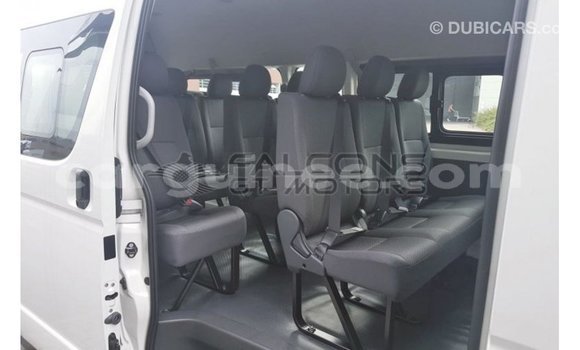 Acheter Import Voiture Toyota Hiace Blanc à Import - Dubai, Conakry Acheter Import Voiture Toyota Hiace Blanc à Import - Dubai, Conakry
