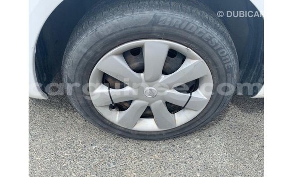 Acheter Import Voiture Nissan Sunny Blanc à Import - Dubai, Conakry Acheter Import Voiture Nissan Sunny Blanc à Import - Dubai, Conakry