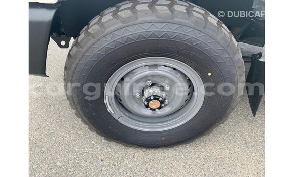 Acheter Import Voiture Toyota Land Cruiser Blanc à Import - Dubai, Conakry Acheter Import Voiture Toyota Land Cruiser Blanc à Import - Dubai, Conakry