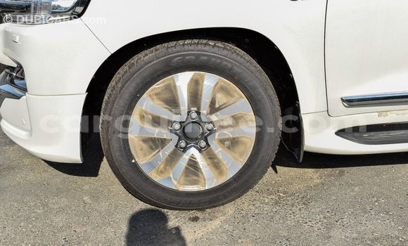 Buy Import Toyota Land Cruiser White Car in Import - Dubai in Conakry Buy Import Toyota Land Cruiser White Car in Import - Dubai in Conakry