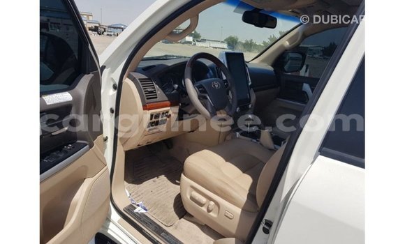 Buy Import Toyota Land Cruiser White Car in Import - Dubai in Conakry Buy Import Toyota Land Cruiser White Car in Import - Dubai in Conakry