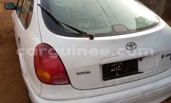 Acheter Occasion Voiture Toyota Corolla Blanc à Conakry, Conakry Acheter Occasion Voiture Toyota Corolla Blanc à Conakry, Conakry