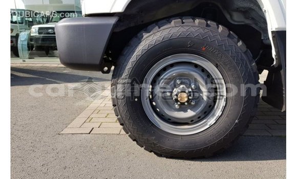 Buy Import Toyota Land Cruiser White Car in Import - Dubai in Conakry Buy Import Toyota Land Cruiser White Car in Import - Dubai in Conakry