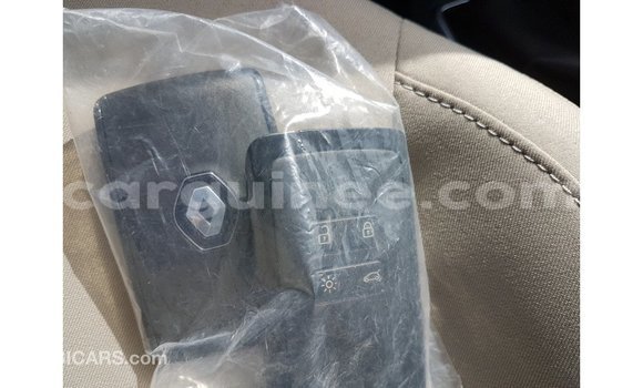 Buy Import Renault 19 Green Car in Import - Dubai in Conakry Buy Import Renault 19 Green Car in Import - Dubai in Conakry