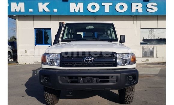 Buy Import Toyota Land Cruiser White Car in Import - Dubai in Conakry Buy Import Toyota Land Cruiser White Car in Import - Dubai in Conakry