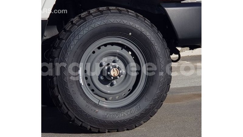 Big with watermark toyota land cruiser conakry import dubai 5466