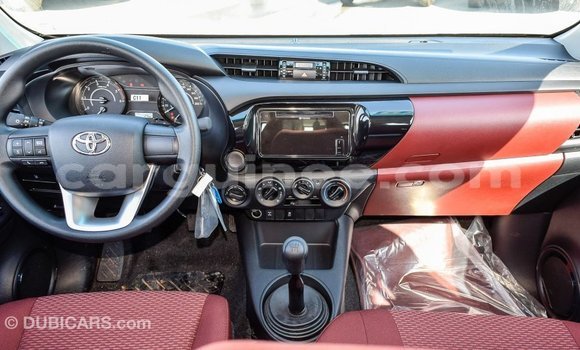 Acheter Import Voiture Toyota Hilux Blanc à Import - Dubai, Conakry Acheter Import Voiture Toyota Hilux Blanc à Import - Dubai, Conakry