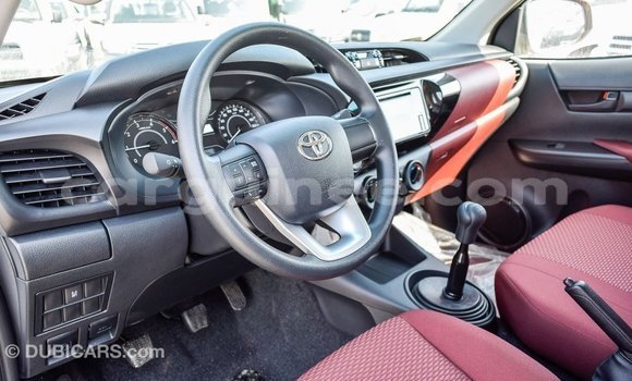 Acheter Import Voiture Toyota Hilux Blanc à Import - Dubai, Conakry Acheter Import Voiture Toyota Hilux Blanc à Import - Dubai, Conakry