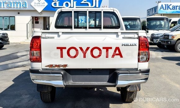 Acheter Import Voiture Toyota Hilux Blanc à Import - Dubai, Conakry Acheter Import Voiture Toyota Hilux Blanc à Import - Dubai, Conakry