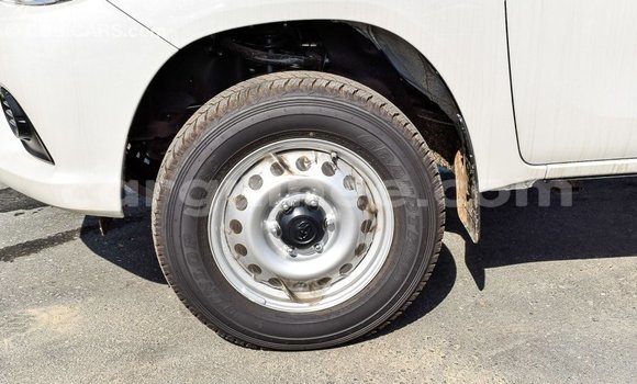 Acheter Import Voiture Toyota Hilux Blanc à Import - Dubai, Conakry Acheter Import Voiture Toyota Hilux Blanc à Import - Dubai, Conakry