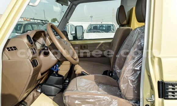 Buy Import Toyota Land Cruiser Beige Car in Import - Dubai in Conakry Buy Import Toyota Land Cruiser Beige Car in Import - Dubai in Conakry