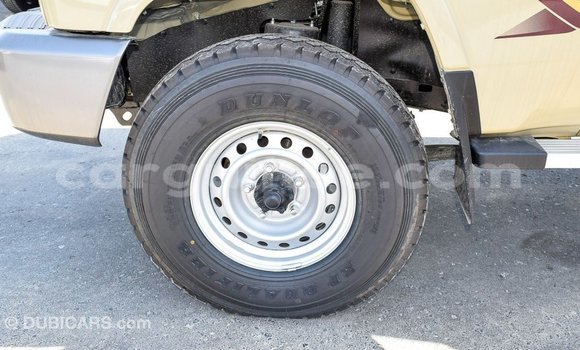 Acheter Import Voiture Toyota Land Cruiser Beige à Import - Dubai, Conakry Acheter Import Voiture Toyota Land Cruiser Beige à Import - Dubai, Conakry