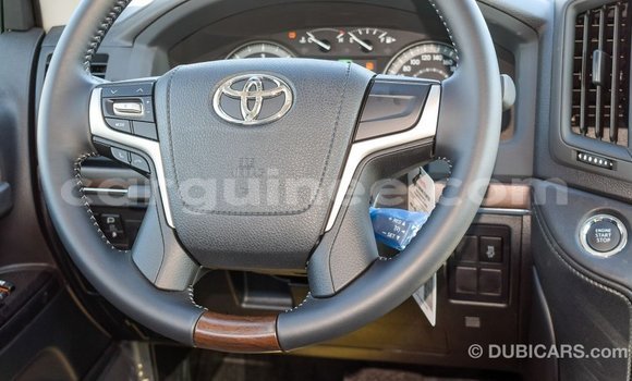 Buy Import Toyota Land Cruiser White Car in Import - Dubai in Conakry Buy Import Toyota Land Cruiser White Car in Import - Dubai in Conakry