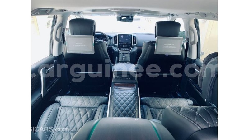 Big with watermark toyota land cruiser conakry import dubai 5510