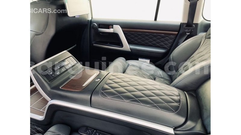 Big with watermark toyota land cruiser conakry import dubai 5510