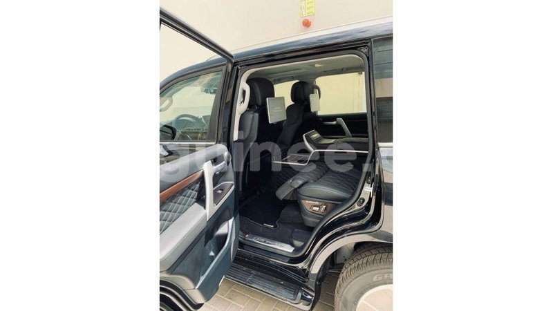 Big with watermark toyota land cruiser conakry import dubai 5510