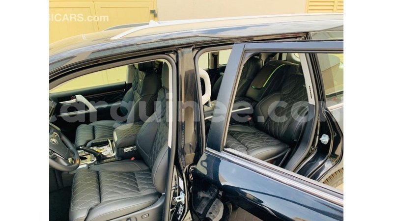 Big with watermark toyota land cruiser conakry import dubai 5510