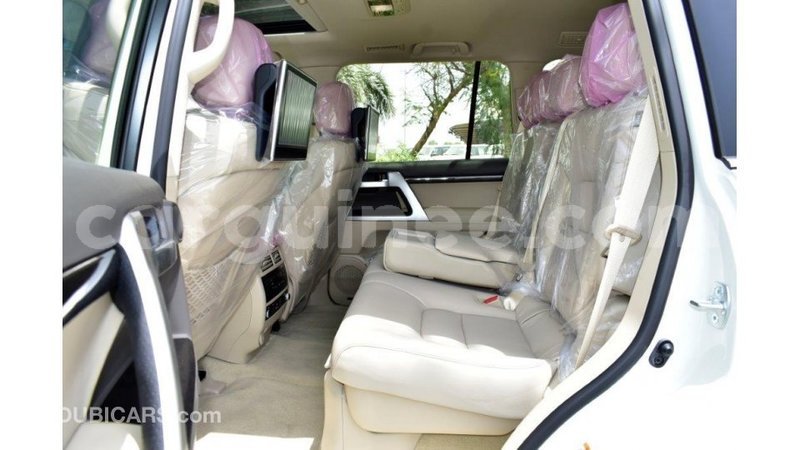 Big with watermark toyota land cruiser conakry import dubai 5519
