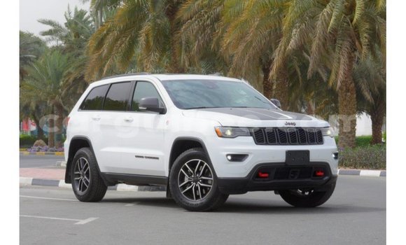 Acheter Import Voiture Jeep Grand Cherokee Blanc à Import - Dubai, Conakry