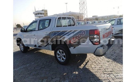 Buy Import Mitsubishi L200 White Car in Import - Dubai in Conakry Buy Import Mitsubishi L200 White Car in Import - Dubai in Conakry