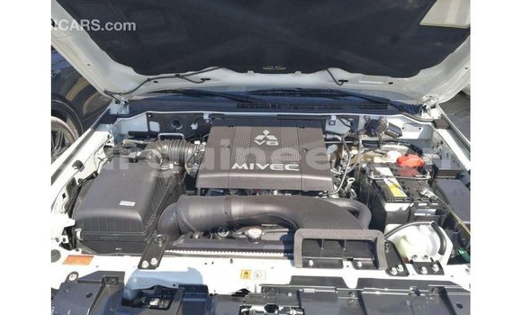 Buy Import Mitsubishi Pajero White Car in Import - Dubai in Conakry Buy Import Mitsubishi Pajero White Car in Import - Dubai in Conakry