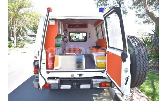 Buy Import Toyota Land Cruiser White Car in Import - Dubai in Conakry Buy Import Toyota Land Cruiser White Car in Import - Dubai in Conakry