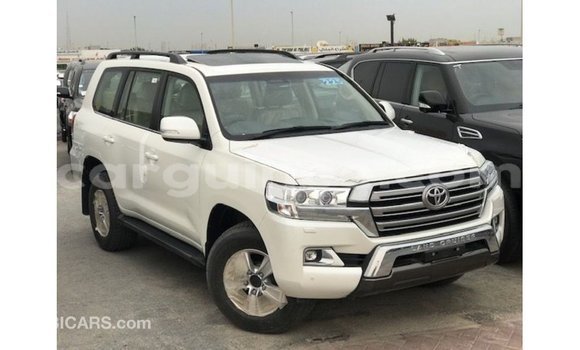 Acheter Import Voiture Toyota Land Cruiser Blanc à Import - Dubai, Conakry Acheter Import Voiture Toyota Land Cruiser Blanc à Import - Dubai, Conakry