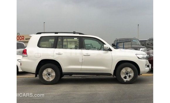 Acheter Import Voiture Toyota Land Cruiser Blanc à Import - Dubai, Conakry Acheter Import Voiture Toyota Land Cruiser Blanc à Import - Dubai, Conakry
