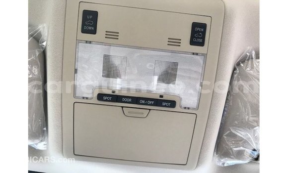 Acheter Import Voiture Toyota Land Cruiser Blanc à Import - Dubai, Conakry Acheter Import Voiture Toyota Land Cruiser Blanc à Import - Dubai, Conakry