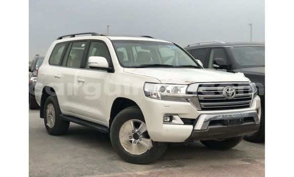 Acheter Import Voiture Toyota Land Cruiser Blanc à Import - Dubai, Conakry Acheter Import Voiture Toyota Land Cruiser Blanc à Import - Dubai, Conakry