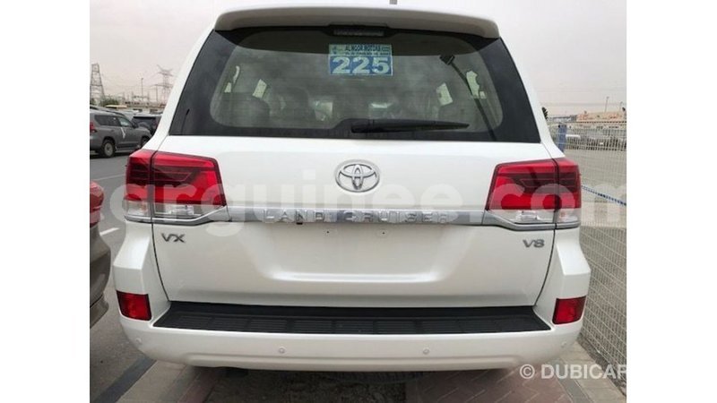 Big with watermark toyota land cruiser conakry import dubai 5557