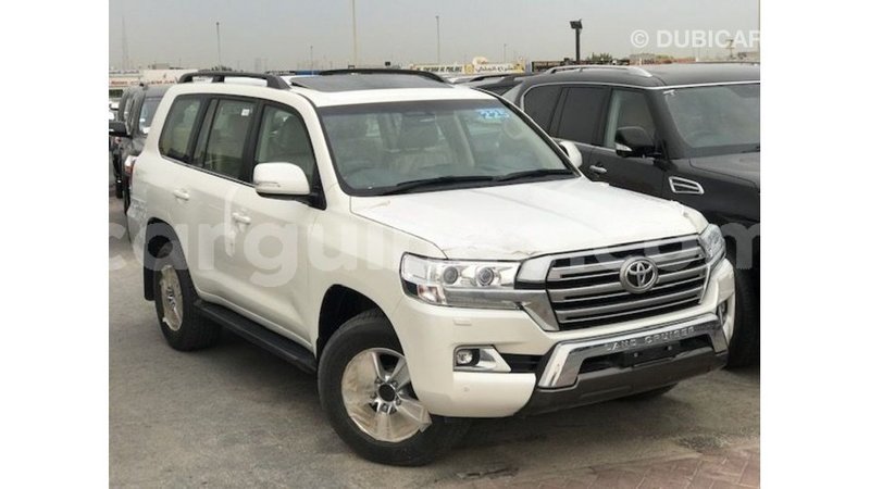 Big with watermark toyota land cruiser conakry import dubai 5557