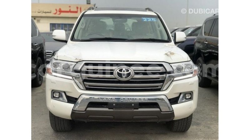 Big with watermark toyota land cruiser conakry import dubai 5557