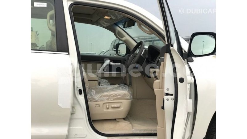 Big with watermark toyota land cruiser conakry import dubai 5557