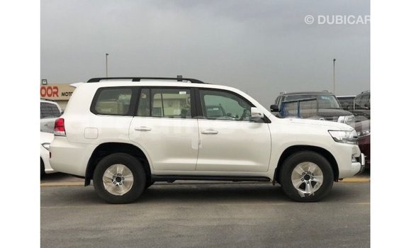 Acheter Import Voiture Toyota Land Cruiser Blanc à Import - Dubai, Conakry Acheter Import Voiture Toyota Land Cruiser Blanc à Import - Dubai, Conakry