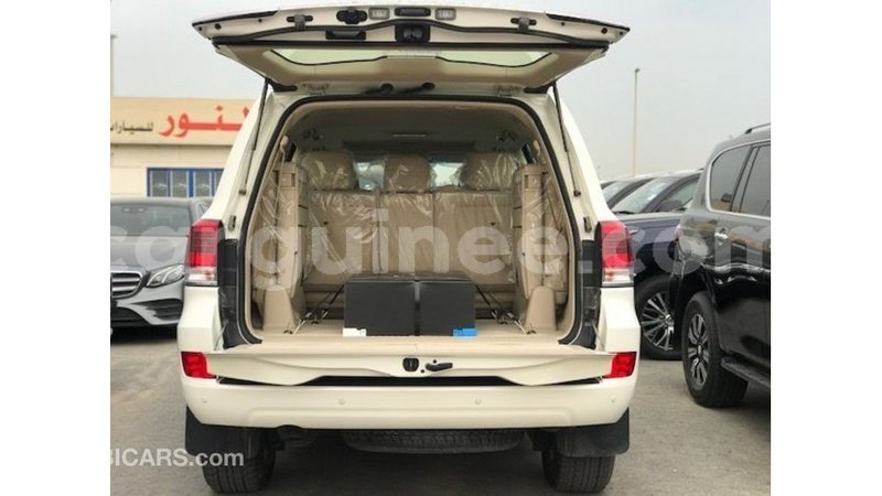 Big with watermark toyota land cruiser conakry import dubai 5557