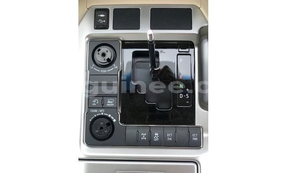 Acheter Import Voiture Toyota Land Cruiser Blanc à Import - Dubai, Conakry Acheter Import Voiture Toyota Land Cruiser Blanc à Import - Dubai, Conakry