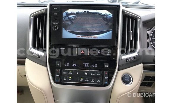 Acheter Import Voiture Toyota Land Cruiser Blanc à Import - Dubai, Conakry Acheter Import Voiture Toyota Land Cruiser Blanc à Import - Dubai, Conakry