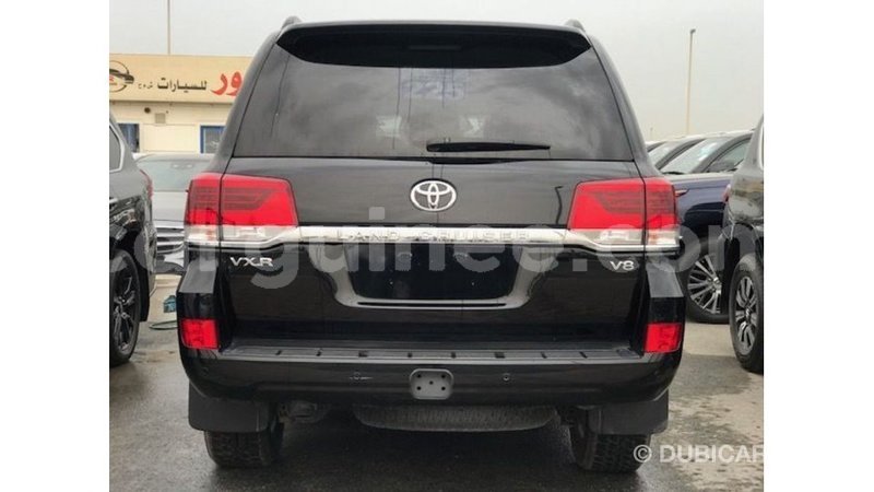 Big with watermark toyota land cruiser conakry import dubai 5558