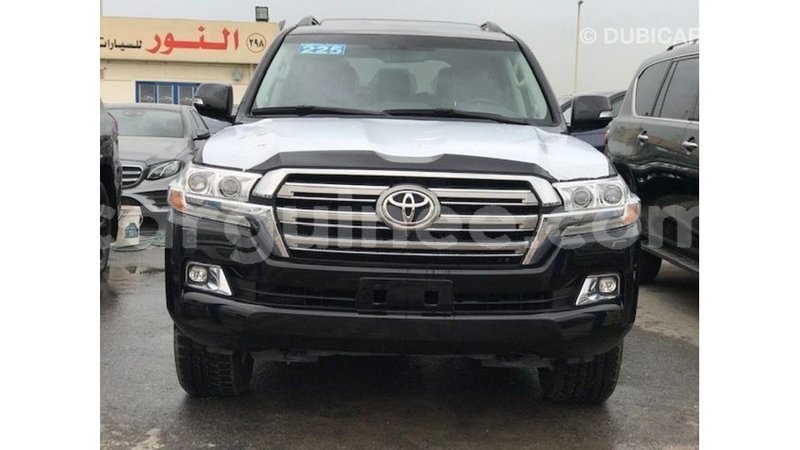 Big with watermark toyota land cruiser conakry import dubai 5558