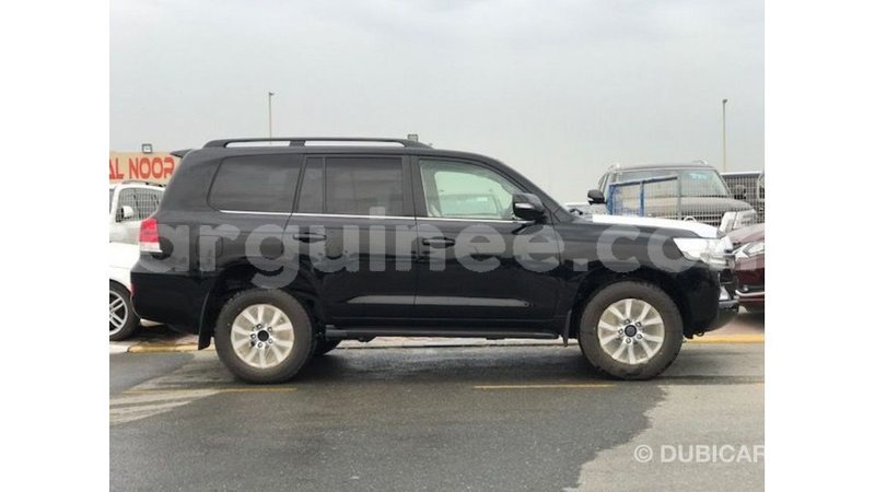 Big with watermark toyota land cruiser conakry import dubai 5558