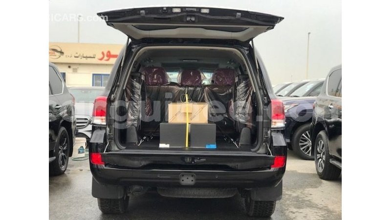 Big with watermark toyota land cruiser conakry import dubai 5558