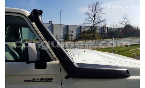 Buy Import Toyota Land Cruiser White Car in Import - Dubai in Conakry Buy Import Toyota Land Cruiser White Car in Import - Dubai in Conakry