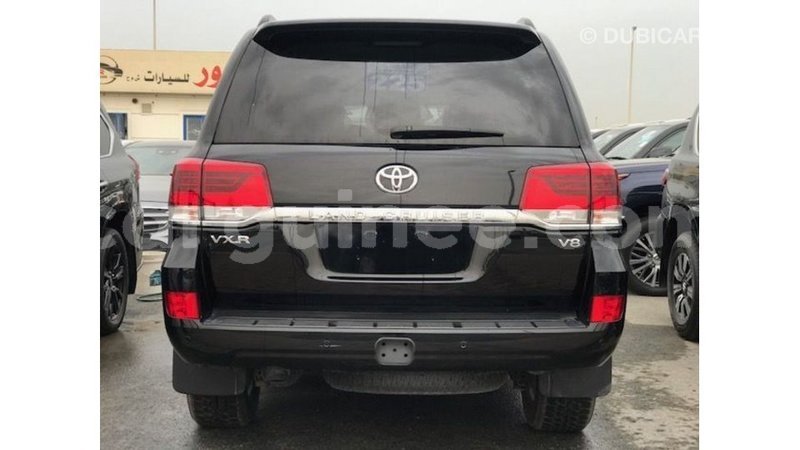 Big with watermark toyota land cruiser conakry import dubai 5561