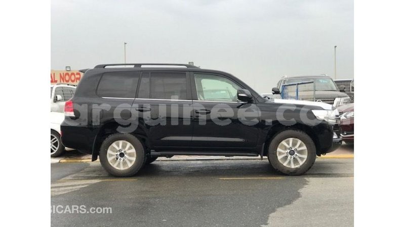 Big with watermark toyota land cruiser conakry import dubai 5561