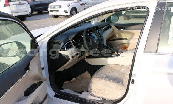 Buy Import Toyota Camry White Car in Import - Dubai in Conakry Buy Import Toyota Camry White Car in Import - Dubai in Conakry